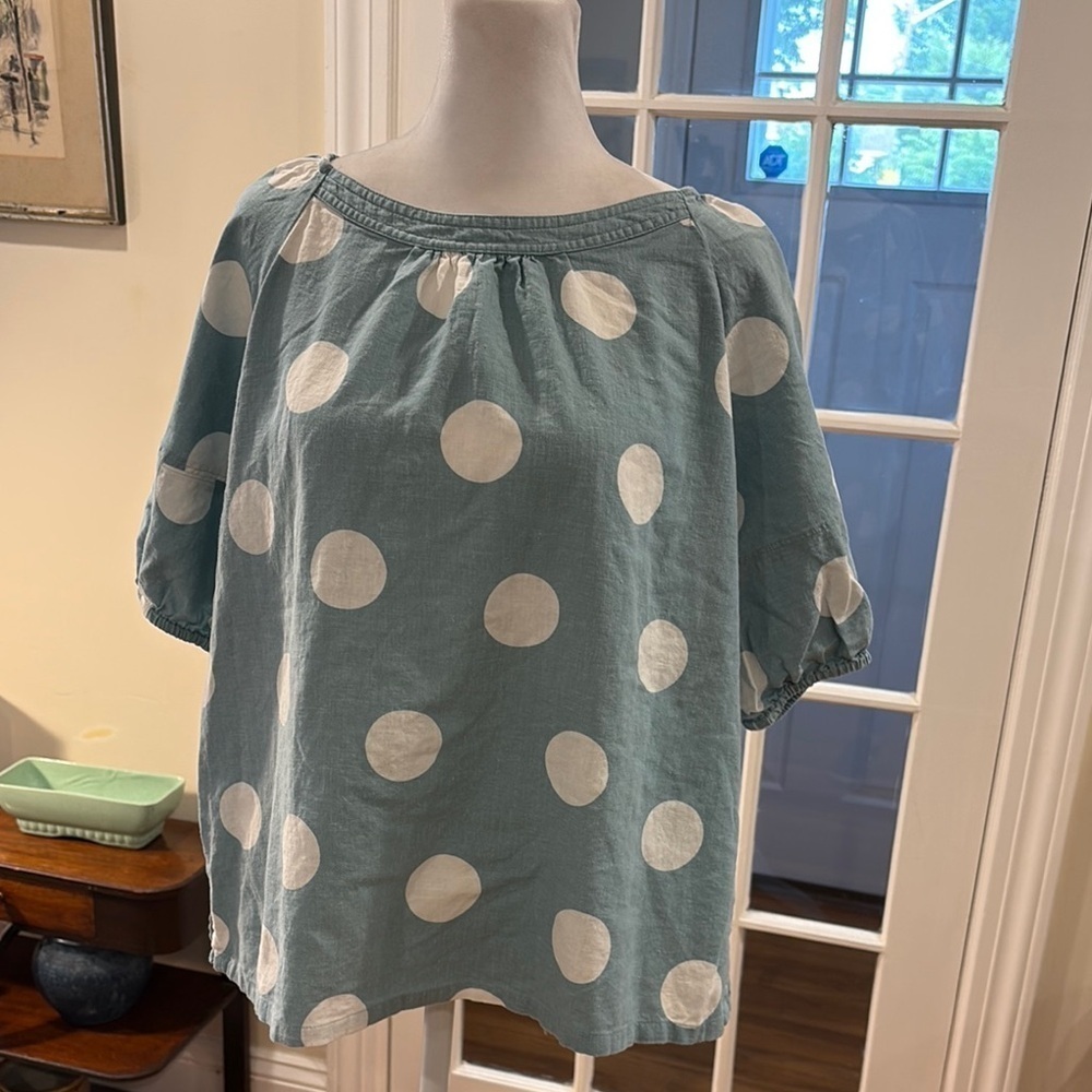 LOFT linen + viscose light blue and white polka dots top. Shortsleeved. Size M